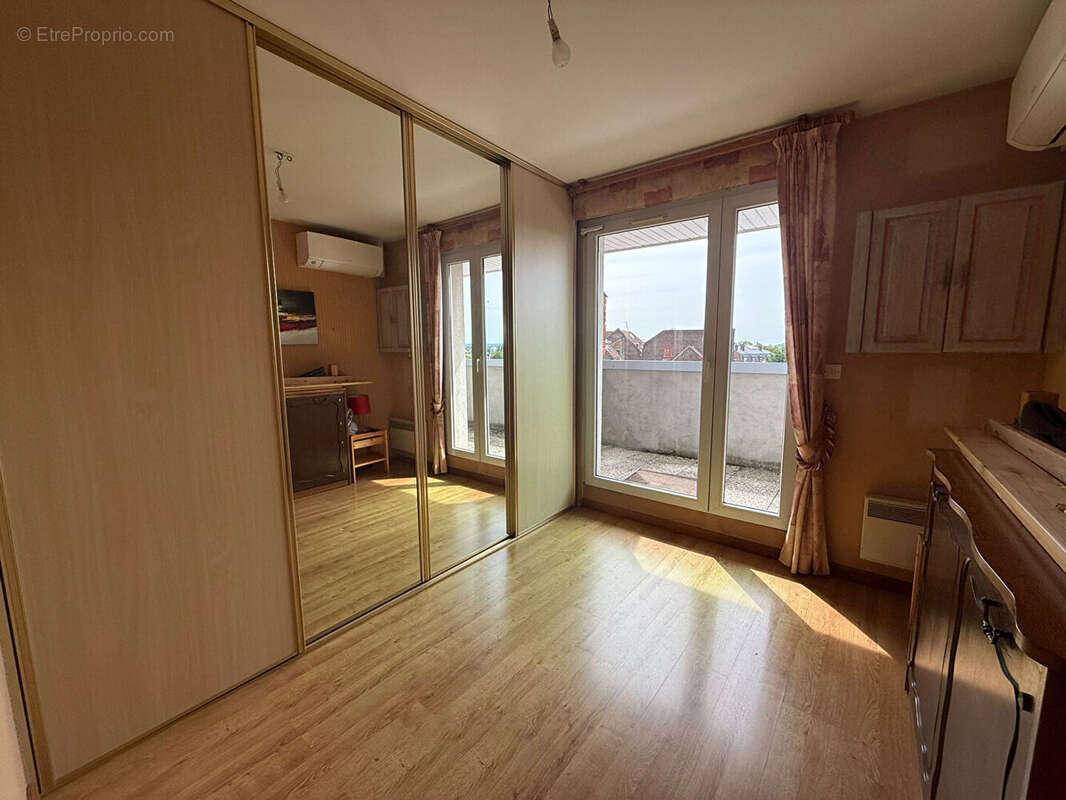 BETHUNE - Hyper centre-ville, appartement de type 3, 91m² au sol, 2 terrasses, garage - photo 6