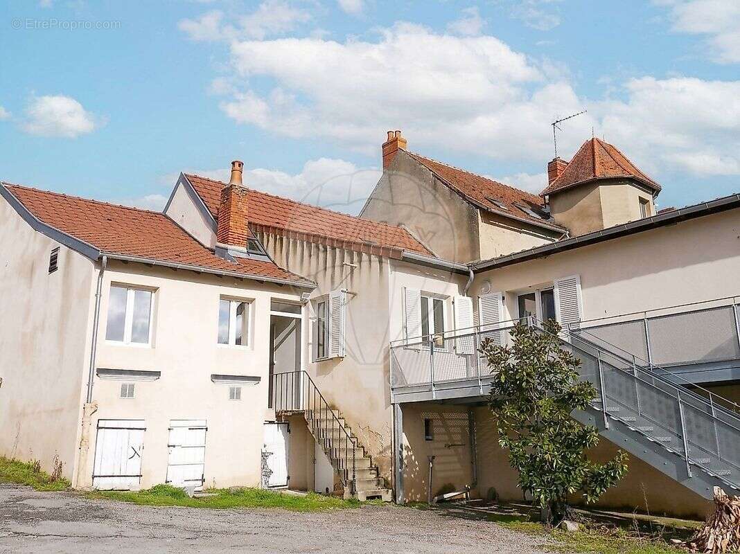 Autre à SAINT-POURCAIN-SUR-SIOULE