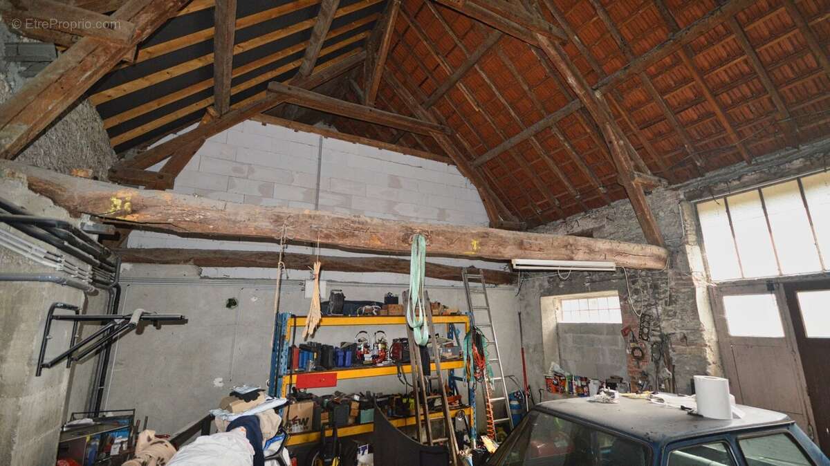 À VENDRE  Maison à rénover  Proche de toutes les commodités - photo 11