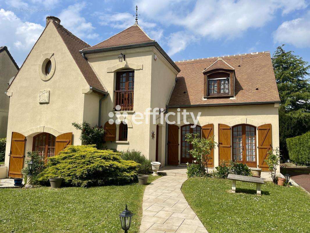 Maison à VER-SUR-LAUNETTE