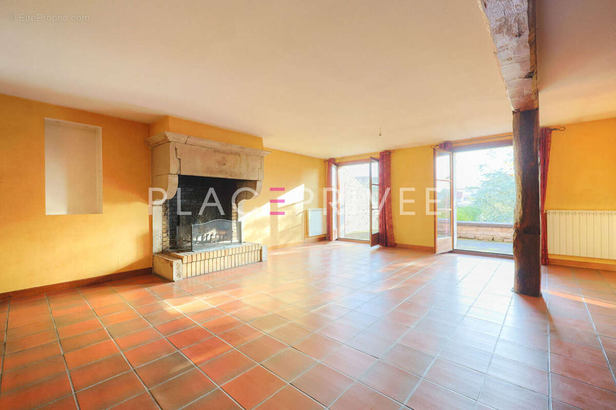 Maison 375 m² à Vincey  - photo 8