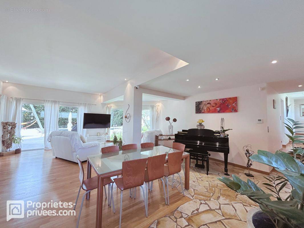 Maison à PERNES-LES-FONTAINES