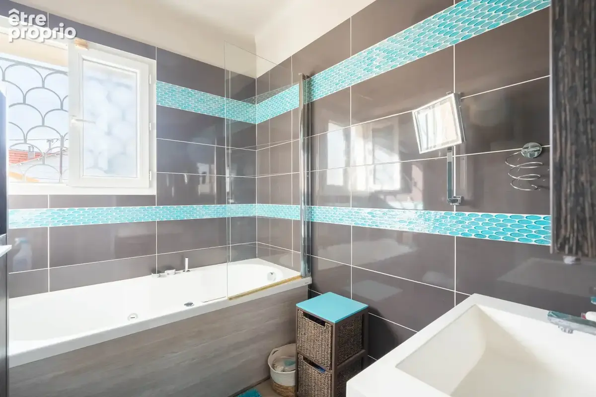 Une propriété pleine de charme comprenant deux appartements indépendants avec deux entrées séparées sur un ter - photo 7