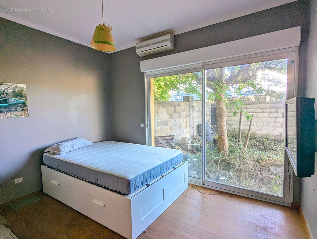 Commerce à SALERNES