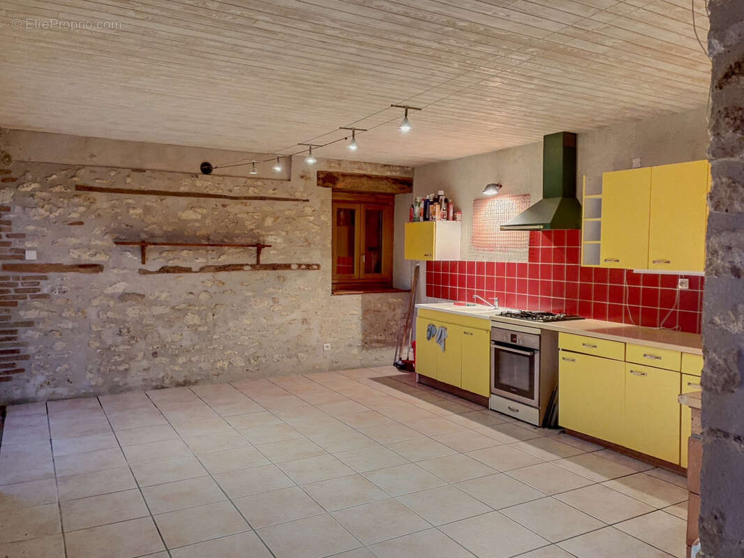 Maison à CASTELNAU-MONTRATIER