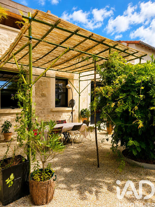 Maison 499 m² à Niort  - photo 2