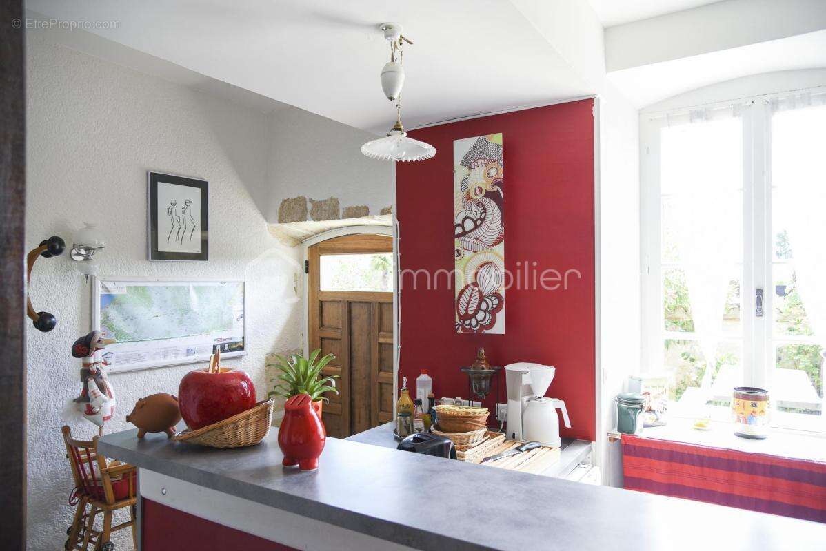 Ensemble immobilier de caractère en pierres 490m² avec activité locative rentable - photo 20