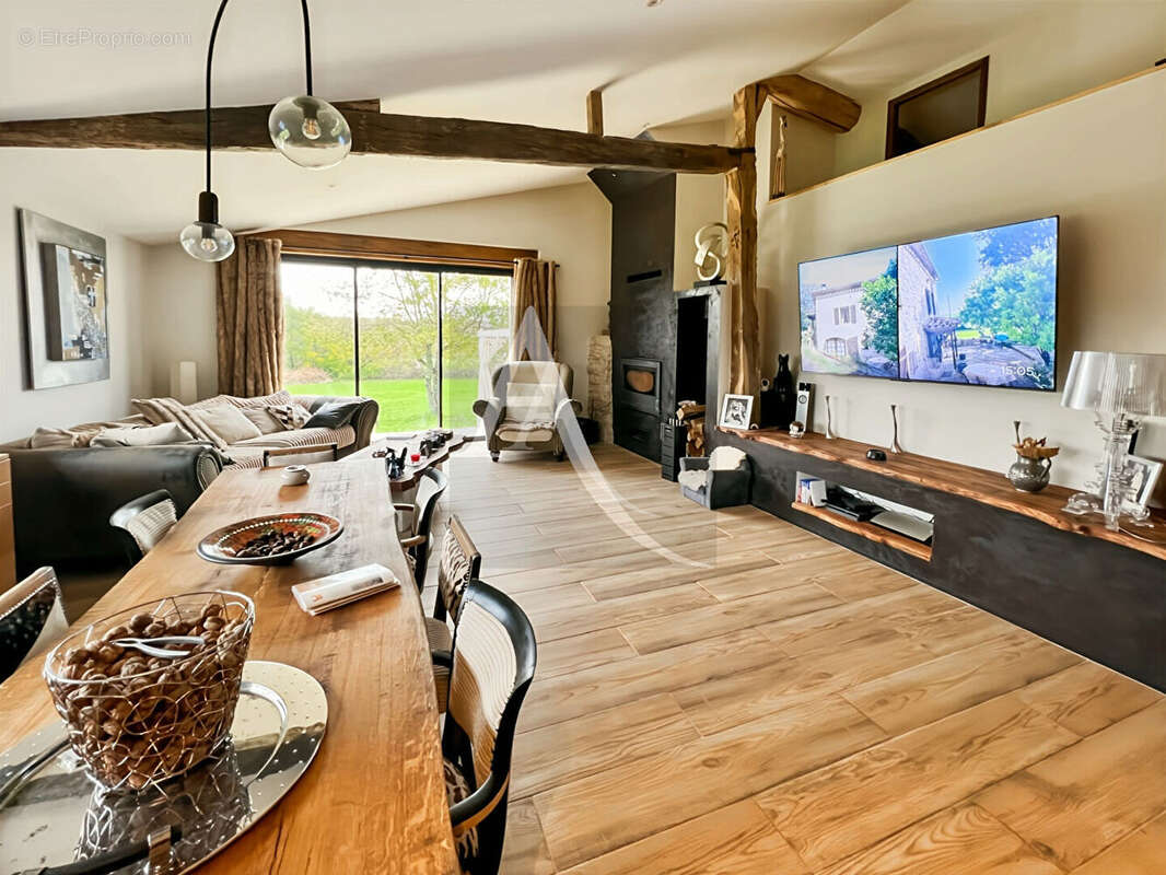 Maison à MONTAIGU-DE-QUERCY