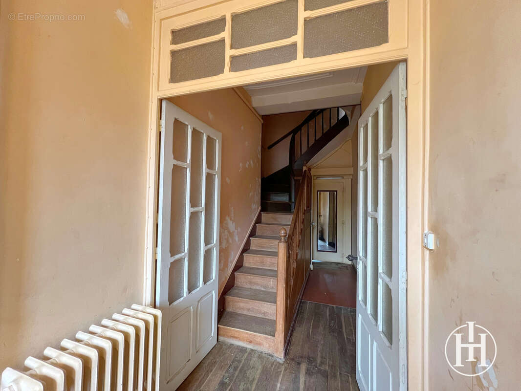 Maison à DUN-SUR-AURON