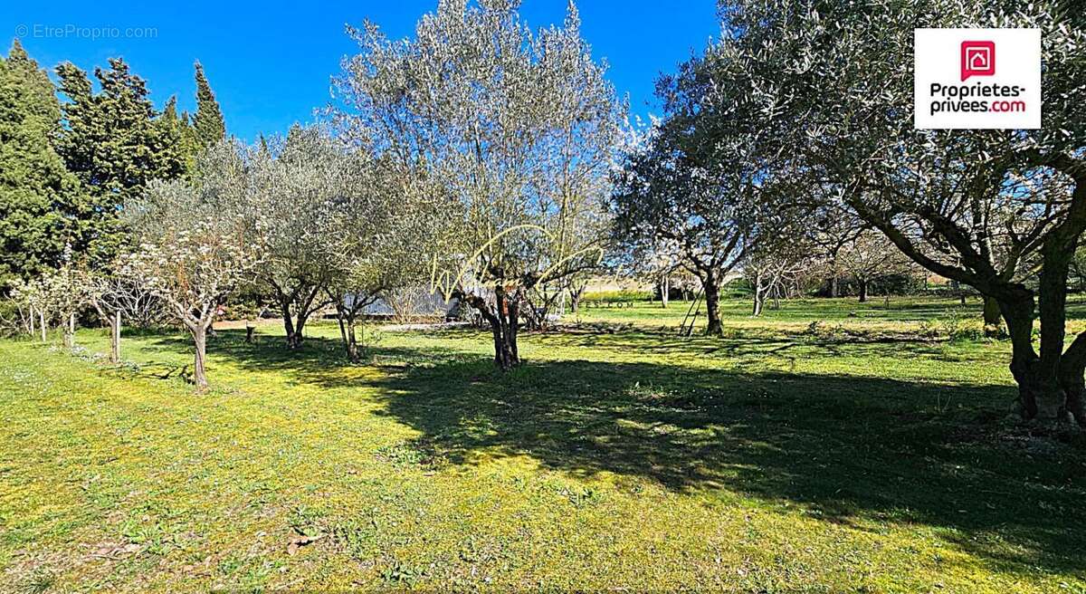 Terrain à LASSERRE-DE-PROUILLE