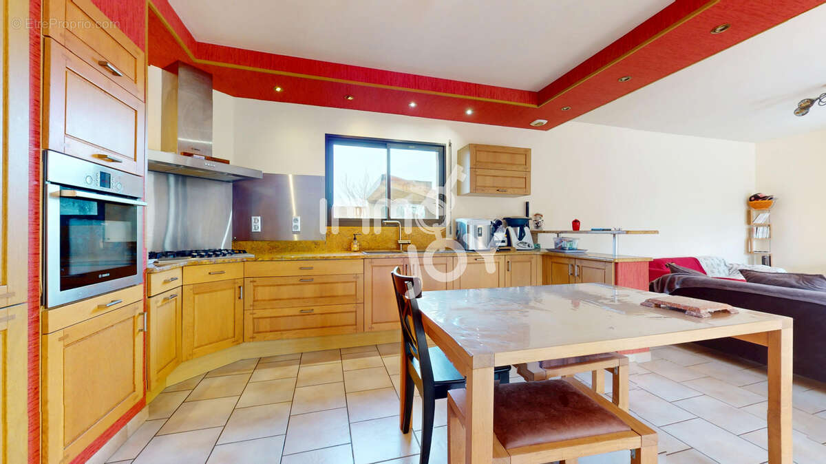 Maison à LA TOUR-DU-CRIEU