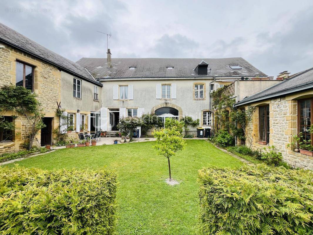 Appartement à BALAN