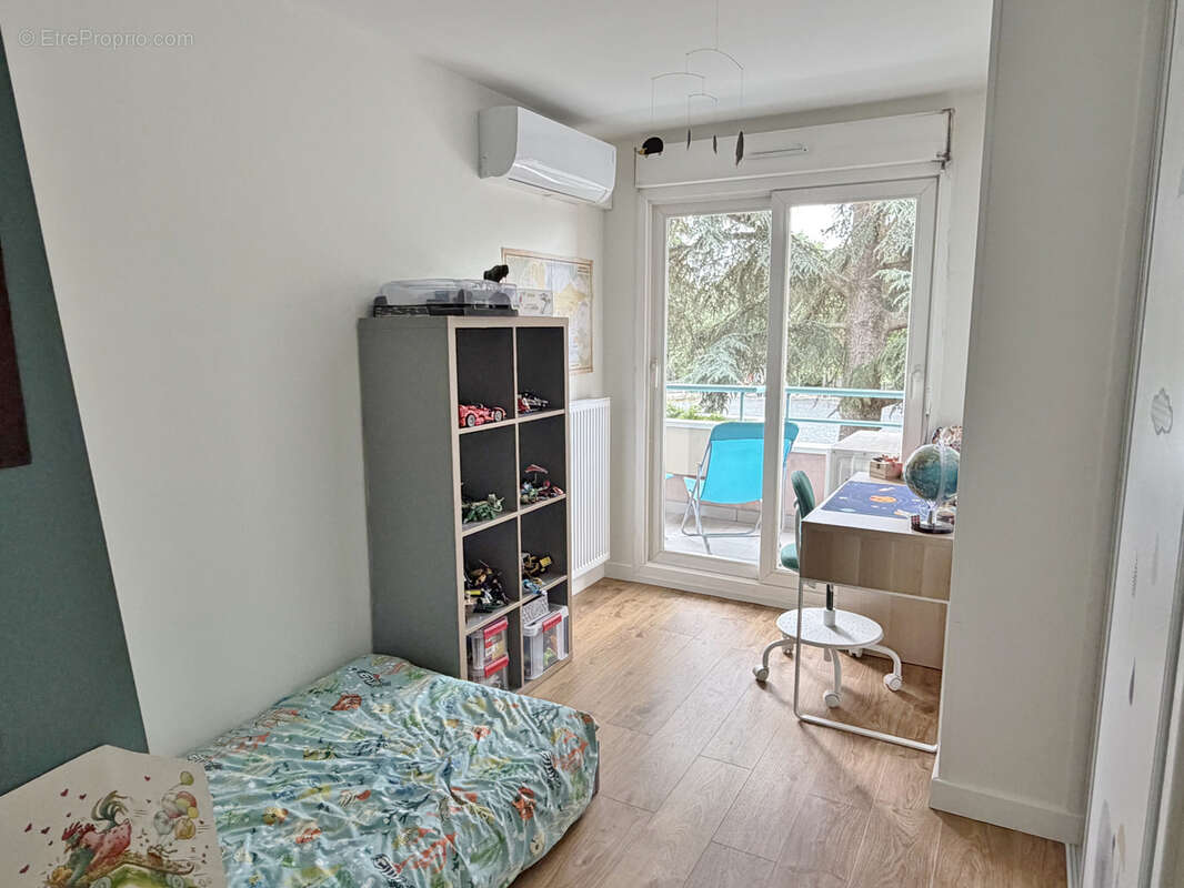 Appartement à GREZIEU-LA-VARENNE