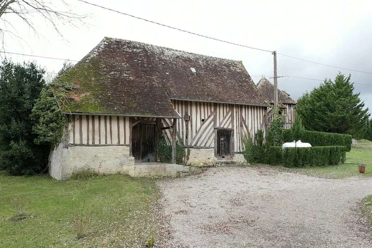 Maison à SAINT-PIERRE-SUR-DIVES