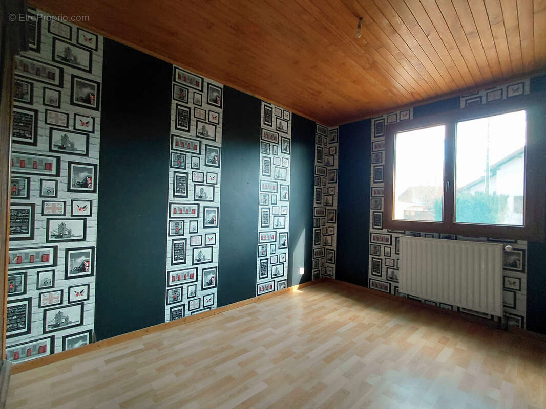 Maison familiale 5 chambres à Pierrefontaine-les-Varans sur une parcelle d'environ 10 ares - photo 8