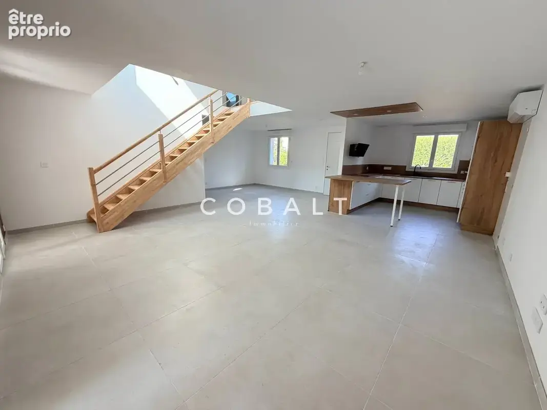 Maison familiale rénovée aux volumes généreux dans un cadre paisible. - photo 5