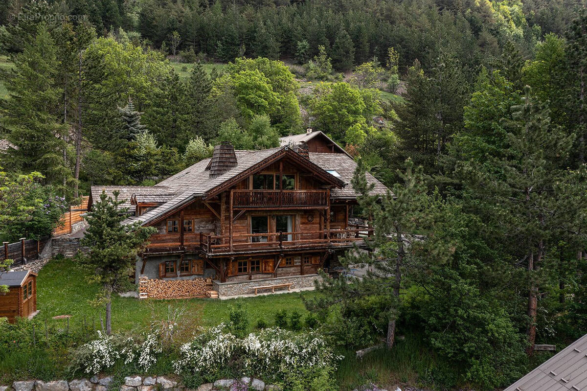 Appartement à LA SALLE-LES-ALPES