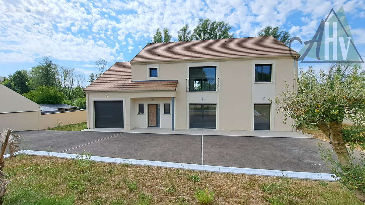 Très proche SENS - Maison neuve de 212 m2 avec 5 chambres, garage, piscine et jardin. - photo 2