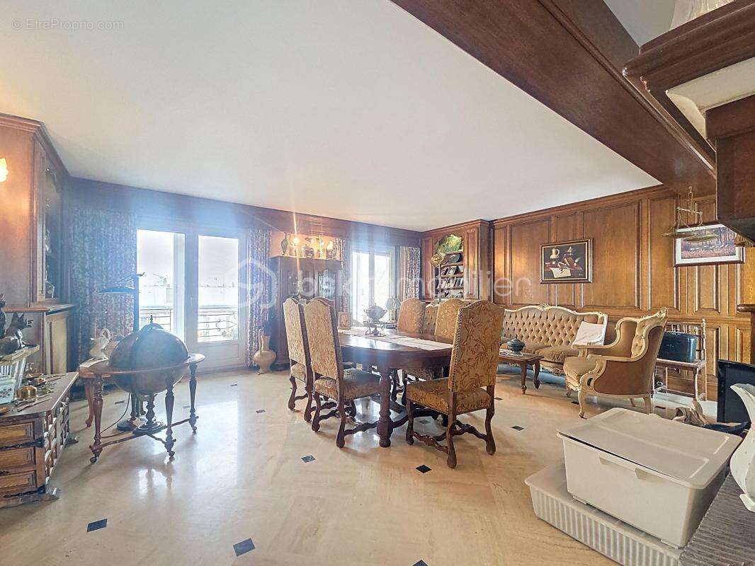 Appartement à LES PAVILLONS-SOUS-BOIS