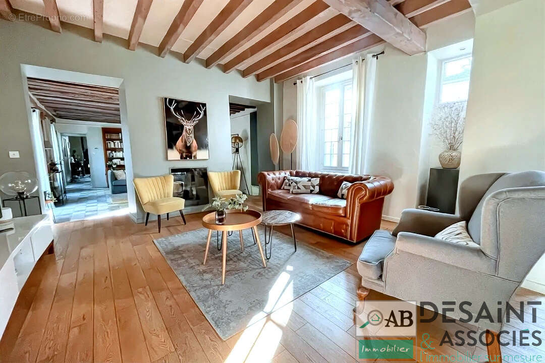 Maison à VILLENEUVE-LE-COMTE