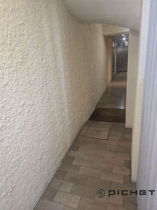 LA ROCHELLE  CENTRE VIEUX PORT Appartement  2 pièce(s) 31.56 m2; - photo 8