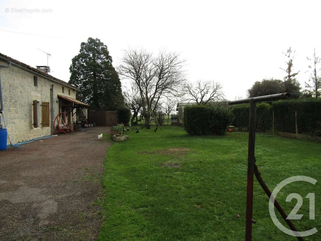 Maison 108 m² à Pioussay  - photo 23