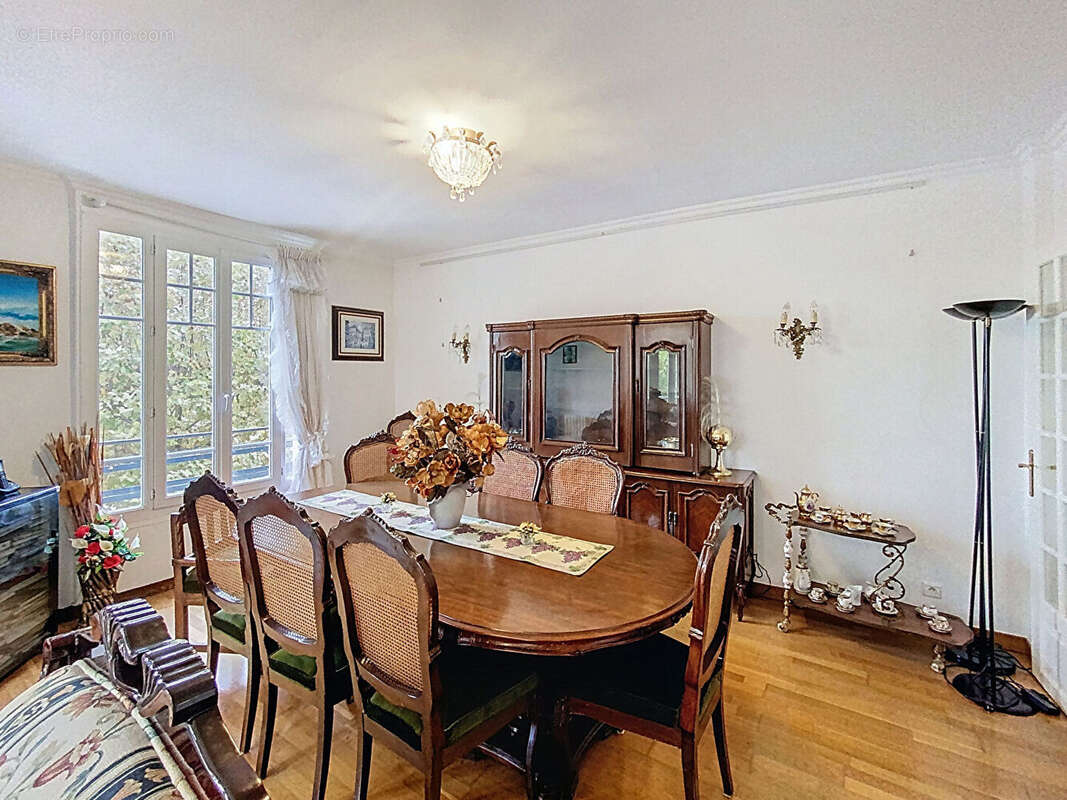 Appartement à SAINT-MAUR-DES-FOSSES