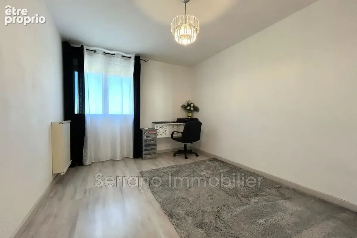 Appartement 5 pièces 97 m² à vendre à Beaucaire (30300) - photo 8