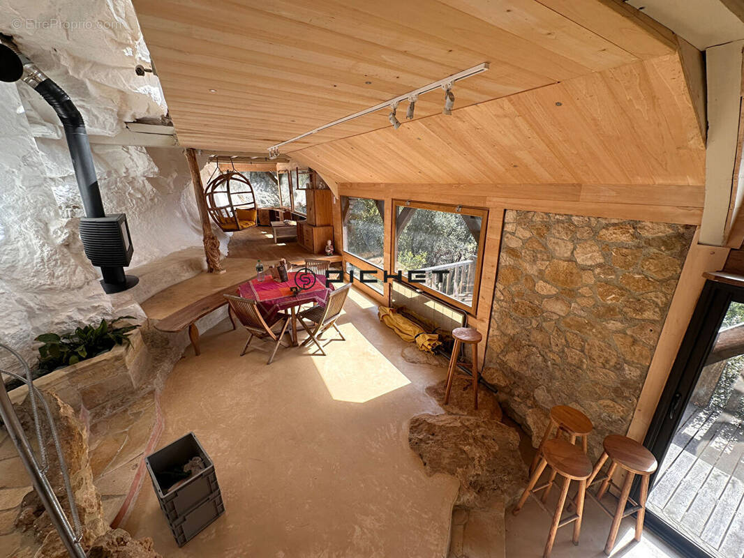 Maison à BEYNAC-ET-CAZENAC