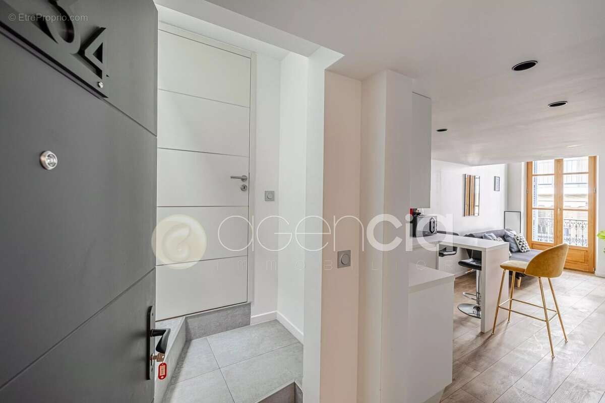 Cannes  banane  t2 de 34 m2 avec mezzanine  balcon - photo 5