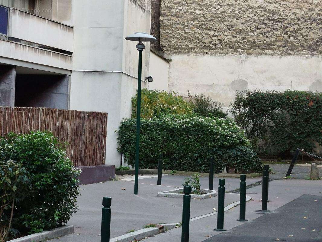 Parking à NEUILLY-SUR-SEINE