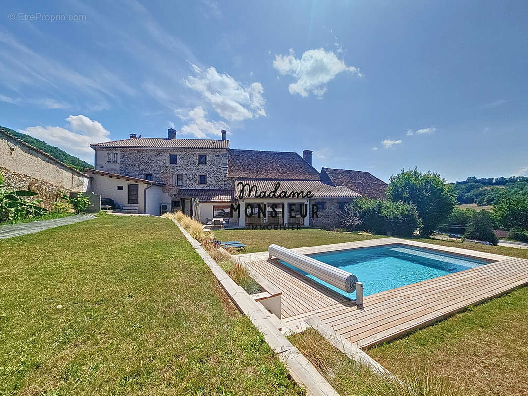 Maison à LA TOUR-DU-PIN