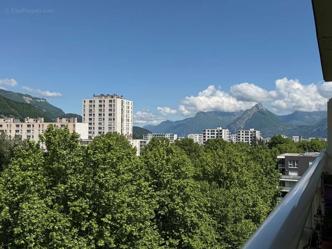 Appartement à LE PONT-DE-CLAIX