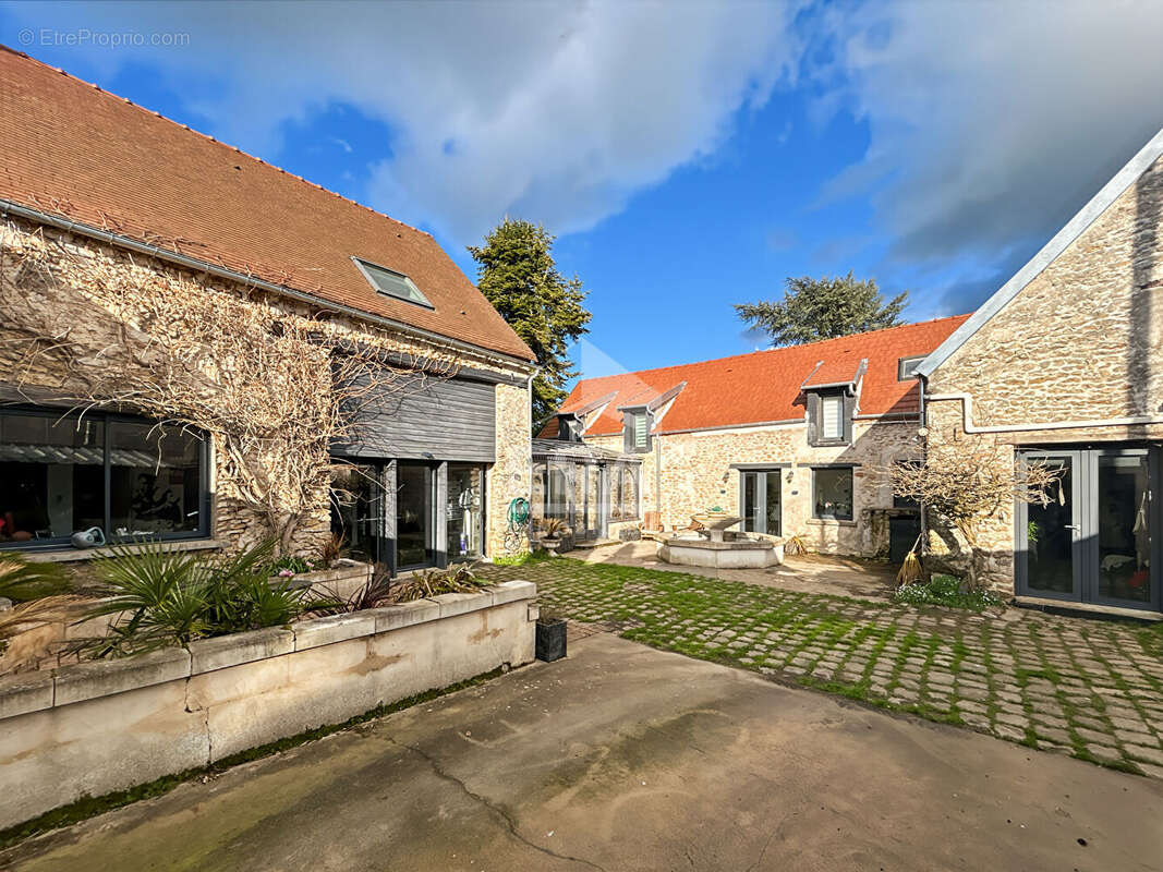 Maison à SAINT-ESCOBILLE