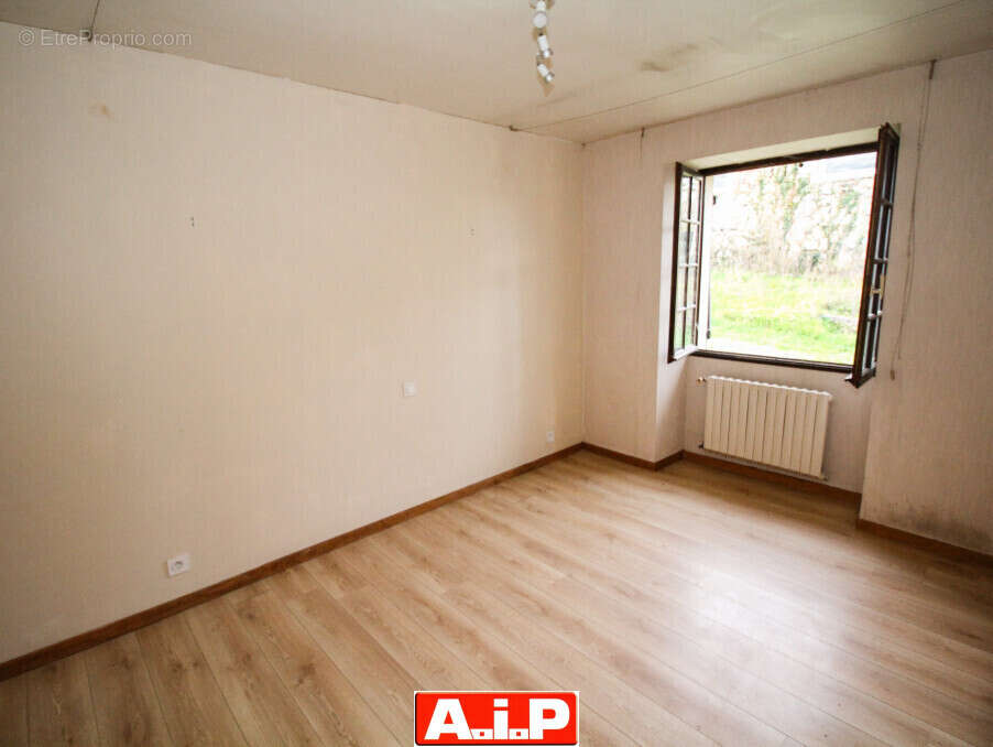 Maison à MONCOUTANT