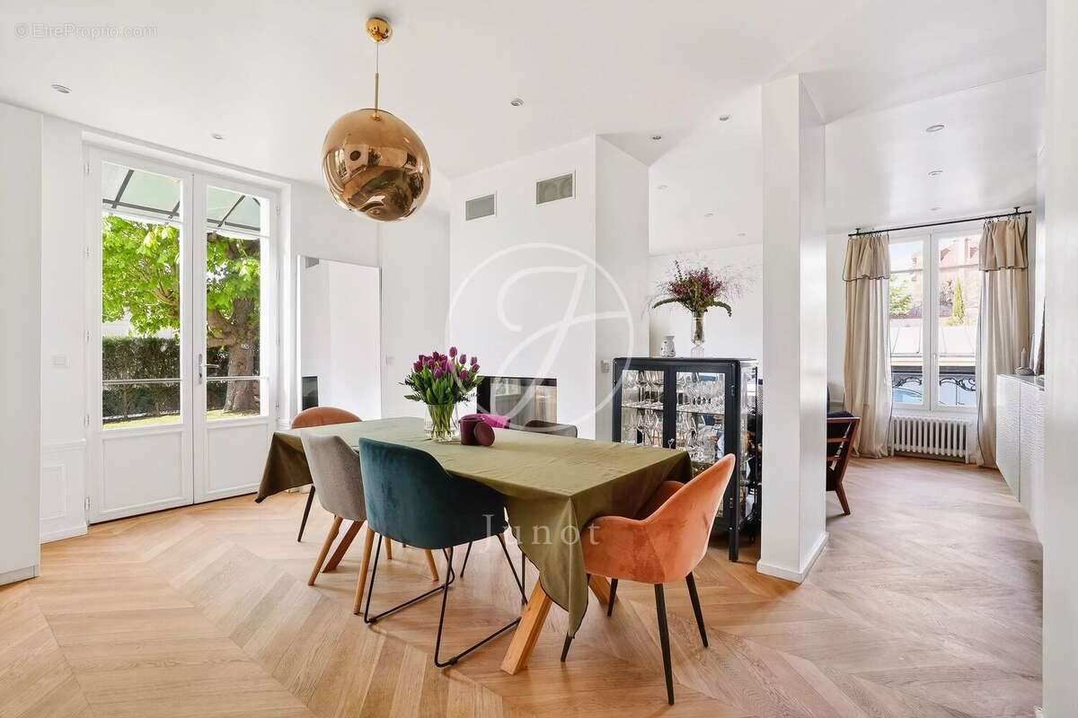 Maison à LE VESINET