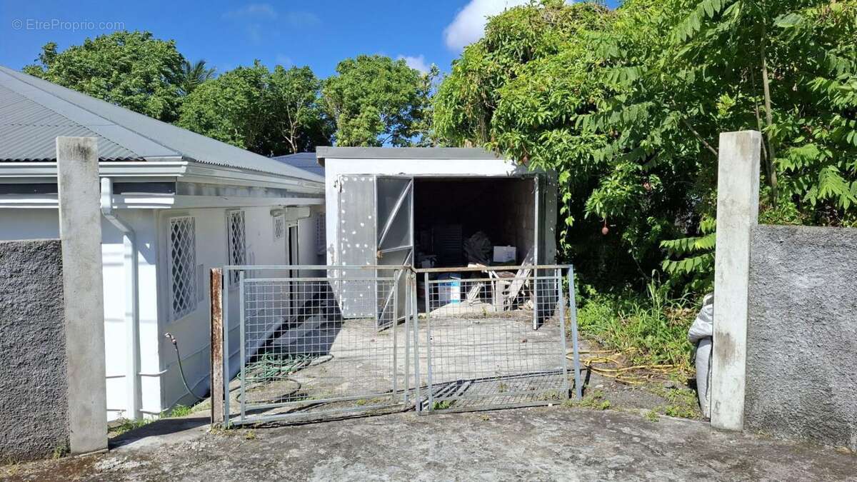 A VENDRE : maison (100 m²) à GOURBEYRE (97113) - photo 5