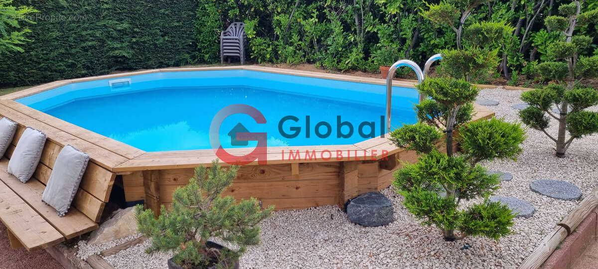 Maison familiale 6 pièces sur terrain de 2 030 m2 avec piscine et jardin - photo 2
