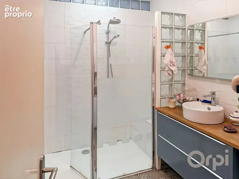 FLEURANCE, Maison traditionnelle habitable de plain pied sur un terrain de plus de 1000 m² - photo 9