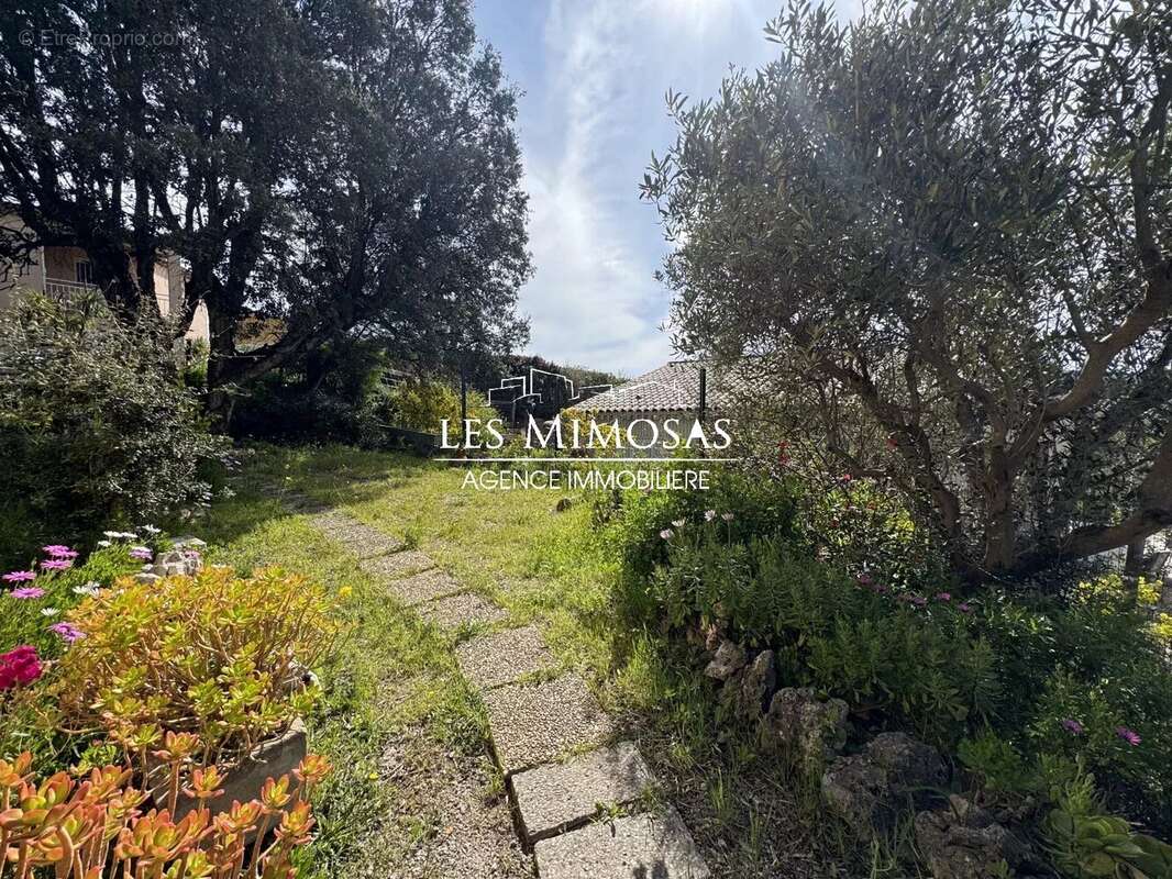 Maison à ROQUEBRUNE-SUR-ARGENS