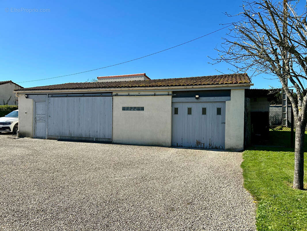 Maison à SAINTE-NEOMAYE