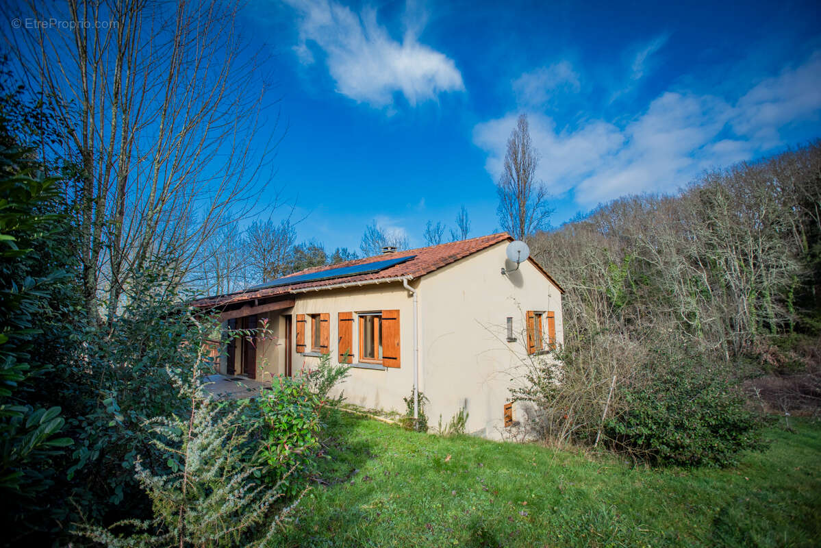 Maison individuel, +/-80 m2 , grande sous-sol 6pieces,  3 chambres, atelier en bois, jardin et forets - photo 4