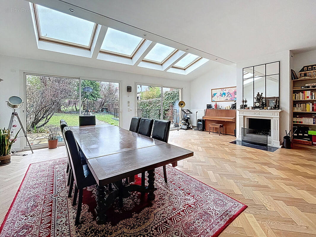 Maison à SURESNES
