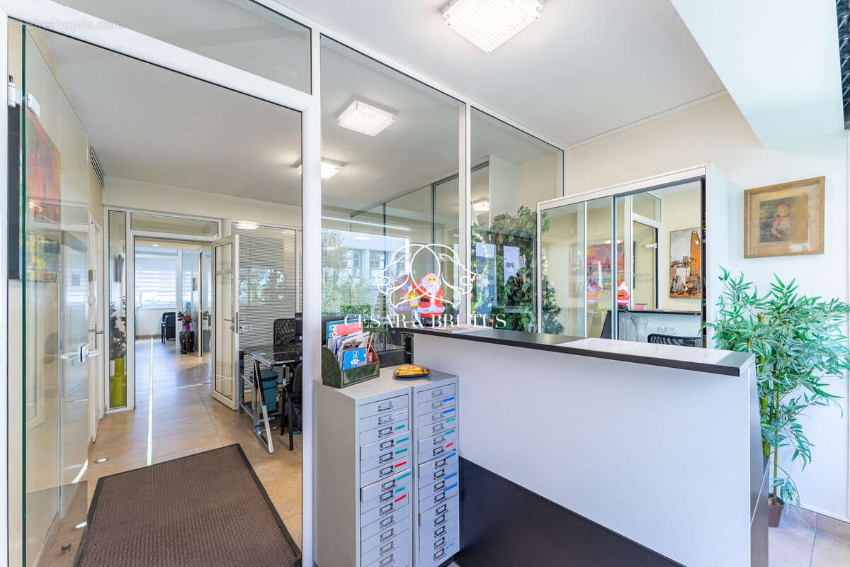 Commerce 210 m² à Lyon-6e  - photo 8