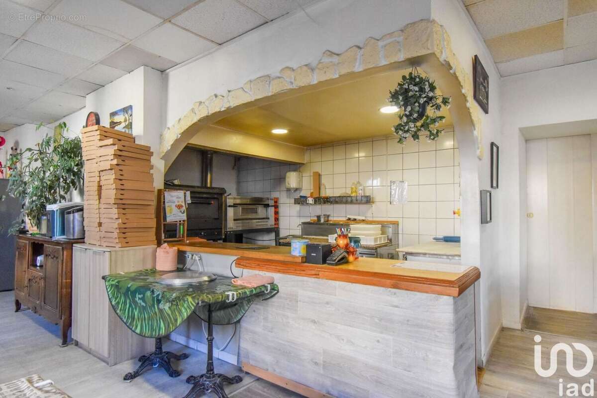 Photo 4 - Commerce à ROQUEVAIRE