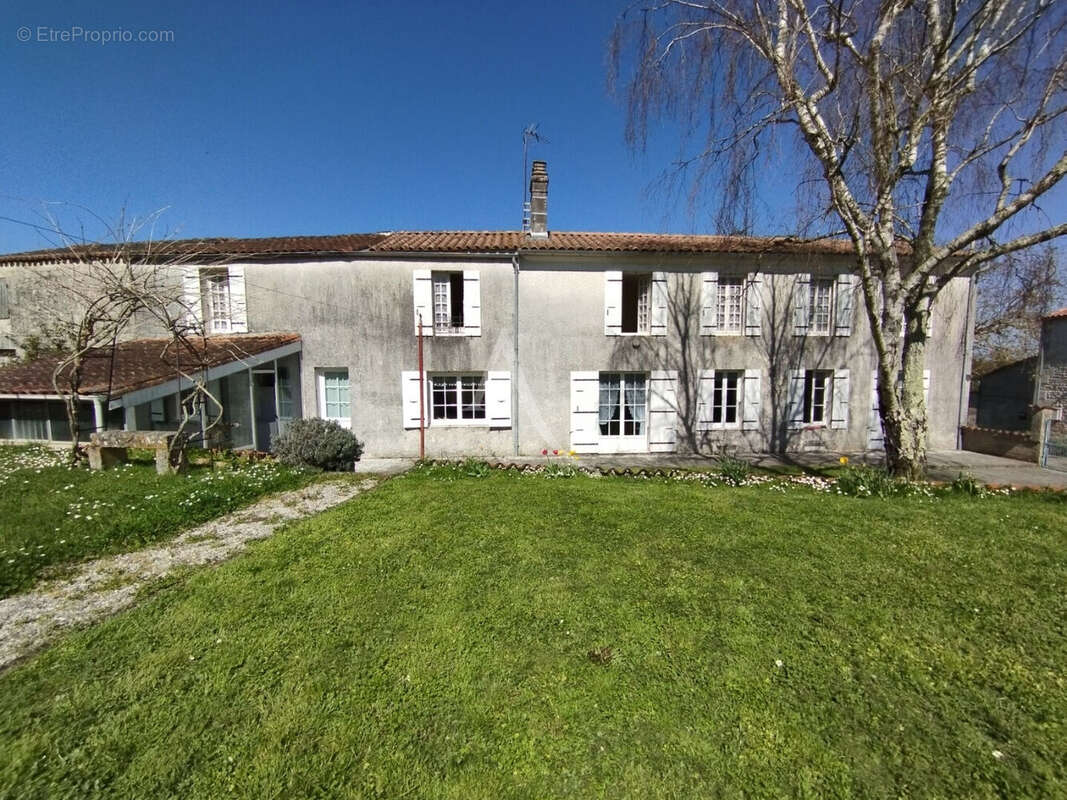 Maison à GEAY