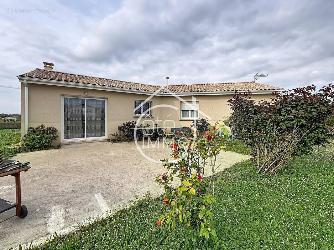 Maison à SAINT-MAGNE-DE-CASTILLON