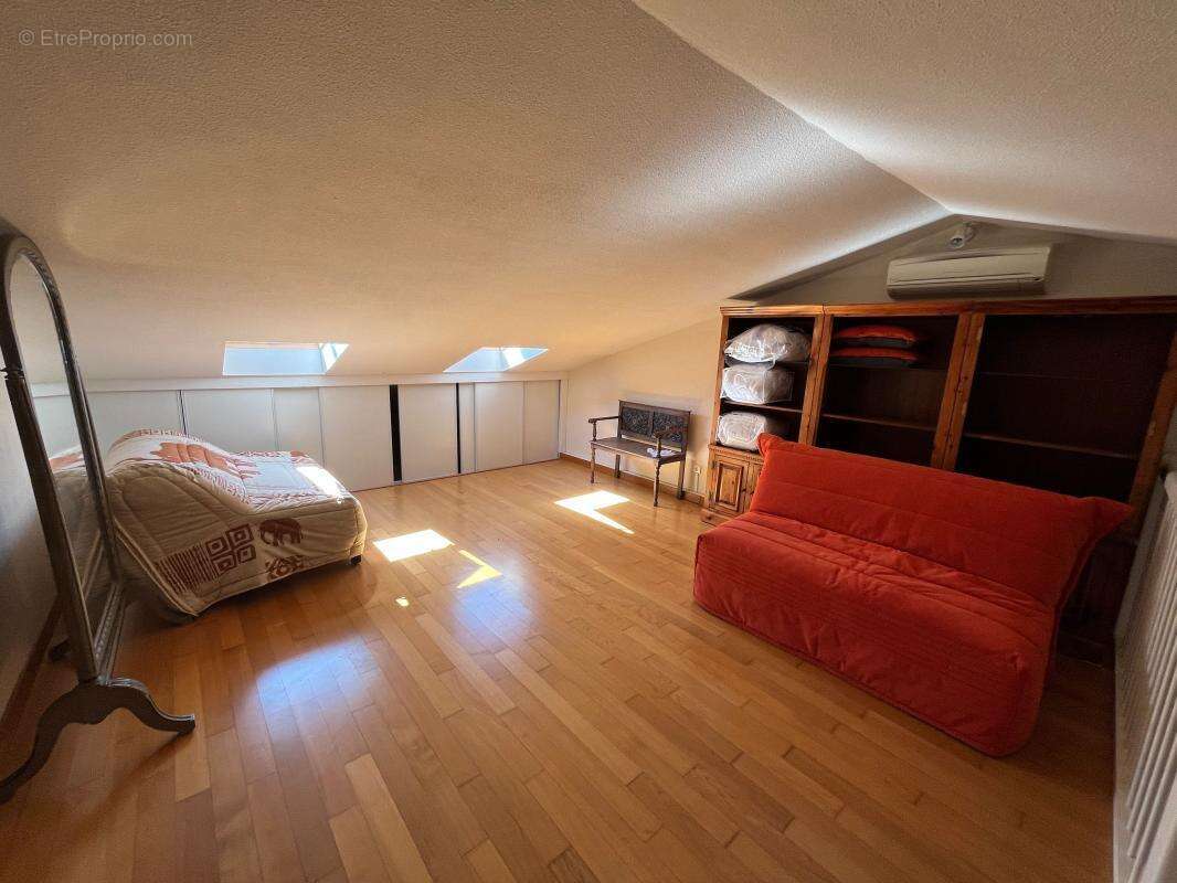 Meze, Appartement avec exceptionnel et rarissime emplacement sur le port - photo 4