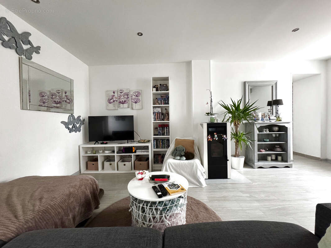 Maison à VER-SUR-LAUNETTE