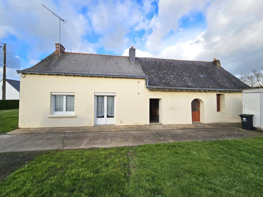 Maison à POUILLE-LES-COTEAUX